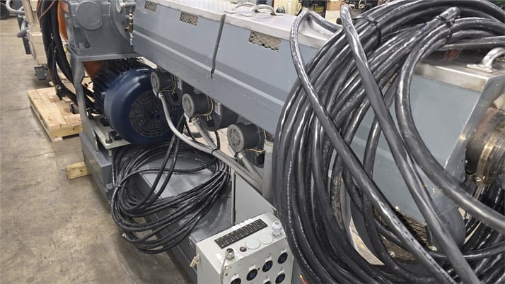 3" Hartig Extruder, 4 barrel zones, 24:1 L/D ratio, 75 HP, 3.25" L x 3" width feed throat, 2019 - Image 3