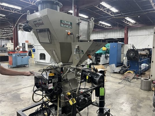 Maguire #WSB-220, 2 component gravimetric blender, screw feeder, stand on casters - Image 3
