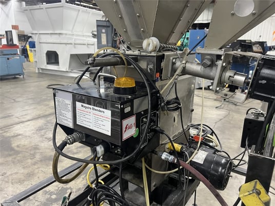 Maguire #WSB-220, 2 component gravimetric blender, screw feeder, stand on casters - Image 4