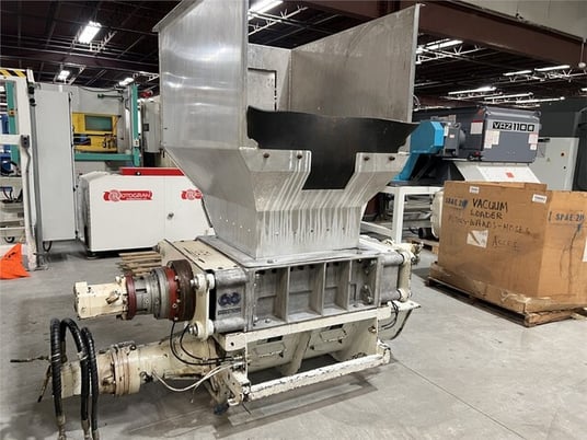 Shred-Tech #ST-35, Hydraulic Dual Shaft Shredder, 21" x 26" chamber, 42 x 5/8" cutters w/ wipers, 460 V., 10" - Image 1