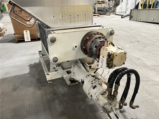 Shred-Tech #ST-35, Hydraulic Dual Shaft Shredder, 21" x 26" chamber, 42 x 5/8" cutters w/ wipers, 460 V., 10" - Image 5