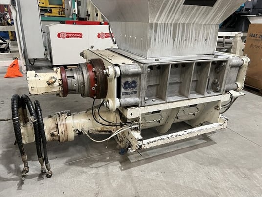 Shred-Tech #ST-35, Hydraulic Dual Shaft Shredder, 21" x 26" chamber, 42 x 5/8" cutters w/ wipers, 460 V., 10" - Image 8