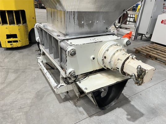 Shred-Tech #ST-35, Hydraulic Dual Shaft Shredder, 21" x 26" chamber, 42 x 5/8" cutters w/ wipers, 460 V., 10" - Image 10