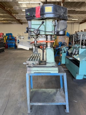 Rong Fu #RF-30, Vertical Mill/Drill, 150-3000 RPM, R-8 spindle - Image 3