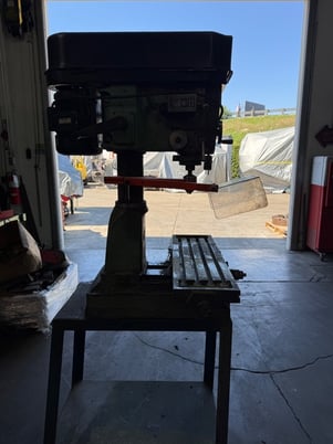 Rong Fu #RF-30, Vertical Mill/Drill, 150-3000 RPM, R-8 spindle - Image 4