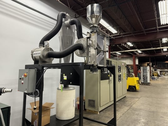 Pelletron #P10, Deduster w/Dust Beater, 1000 lb./hr., 134" total height on stand, 230 V - Image 1