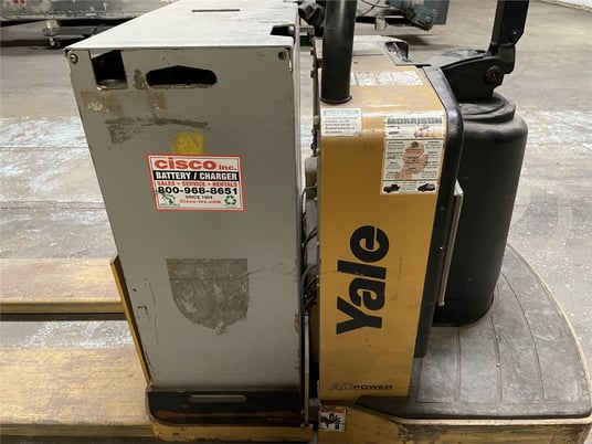 8000 lb. Yale #MPE080IFN24T2890, Pallet Jack, Double Pallet, 8' long Forks, 24 V, 775 hours - Image 2