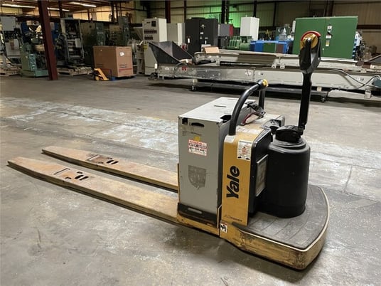 8000 lb. Yale #MPE080IFN24T2890, Pallet Jack, Double Pallet, 8' long Forks, 24 V, 775 hours - Image 6