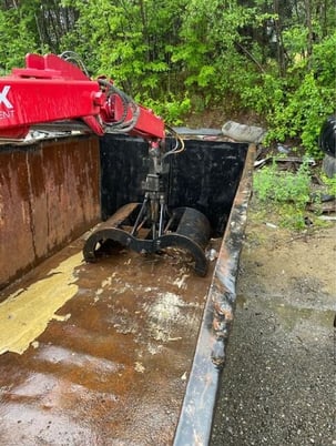 Peterson #PL3, 24 yard skid mounted grapple loader, barn doors, can be operated externally from both sides - Image 5