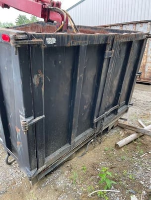 Peterson #PL3, 24 yard skid mounted grapple loader, barn doors, can be operated externally from both sides - Image 7