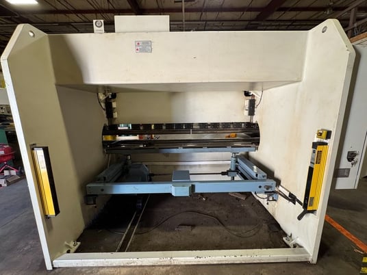 176 Ton, Ermak #CNCHAP, CNC press brake, 10' overall, 122" between housing, 7" stroke, 15.8" throat, 16.3" - Image 2