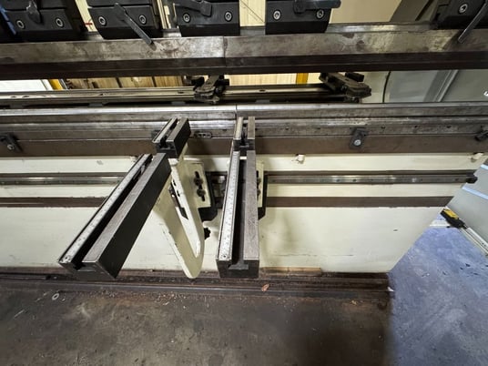 176 Ton, Ermak #CNCHAP, CNC press brake, 10' overall, 122" between housing, 7" stroke, 15.8" throat, 16.3" - Image 3