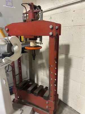 15 Ton, Jet, hydraulic press, 24-3/4" x 7-1/2" work area - Image 1