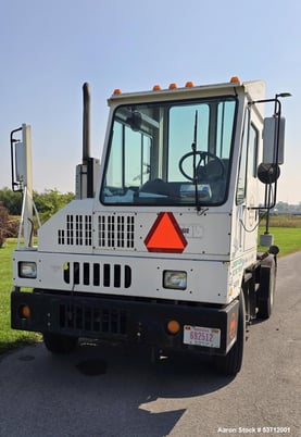 Kalmar Ottawa #30, Terminal Tractor, 10,328 hours, 2005 - Image 3