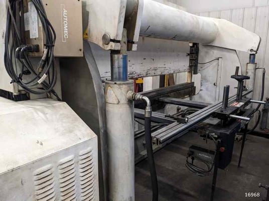 175 Ton, Accurpress #717512, hydraulic press brake, 12' overall, Automec CNC 150 back gauge, ETS ram Control - Image 6