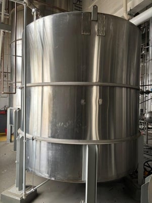 4000 gallon Stainless Steel tank, 108" dia. x 105" straight side, flat top, cone bottom - Image 5