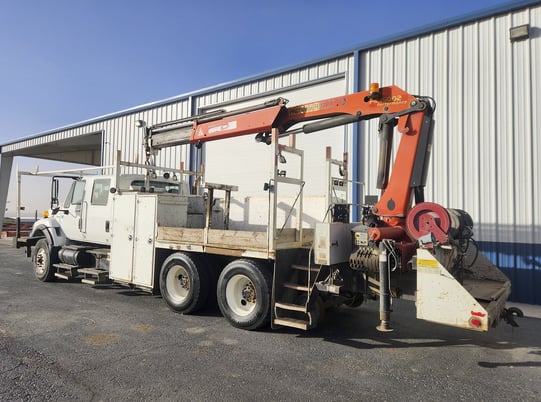 International Truck #7500-SBA-6X4, crane, 61' 8" lift height, Navistar diesel engine, Eaton 8vel - Image 5