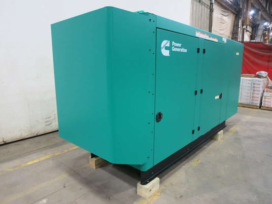 150 KW Cummins #C150N6, Natural gas generator set, 120/208 Volts, 3-phase, 240 HP @ 1800 RPM, QSJ8.9G engine - Image 1