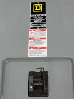 300 Amps, Square D, LA400S, Circuit Breaker Enclosure with Q4L3300 Circuit Breaker, 240V - Image 4