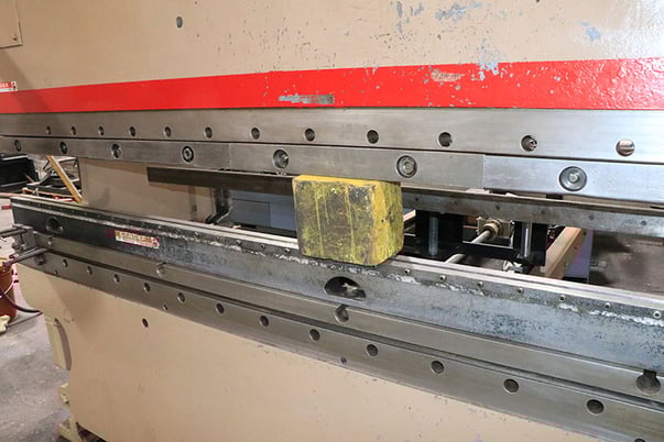 135 Ton, Cincinnati #135CB8, press brake, 120" Bed, 102" between housing, 8" stroke, 7" throat, 25 HP, 3 speed - Image 4