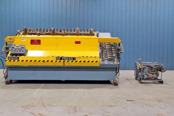 L & L #DA-80H, RF Edge Gluer, 64" x 124" x 4-1/2" capacity, 10 kw gen, 5 HP hydraulic, 2" bore, 4" stroke - Image 3