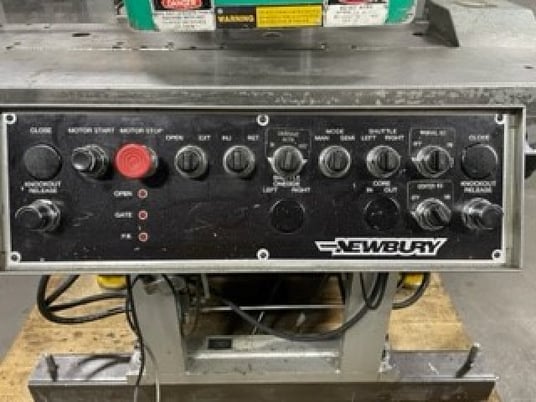 30 Ton, 3 oz., Newbury #V3-30ARS, vertical shuttle injection molding machine, 1.25" screw, 1993 - Image 6