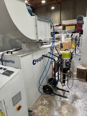 Superfici Moulding Sprayer, 10' belt, 11.8" 04 head, 80-240 FPM, w/ Sander & Conveyor, 2023 - Image 4