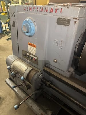 21.5" x 120" Cincinnati #21-1/2, Engine Lathe, 18" 4-Jaw chuck, steady rest, toolpost, S/N 1w515p-17, 21-1/2 - Image 5