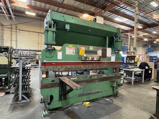 90 Ton, Cincinnati #90CBX8, CNC hydraulic press brake, 10' overall, 102" between housing, 8" stroke, 7" - Image 1