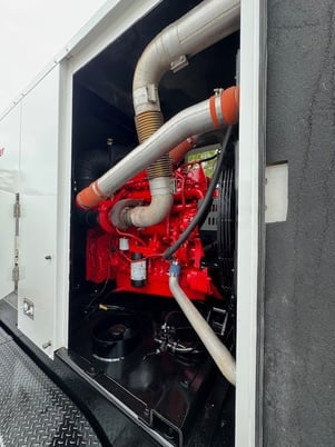 300 KW Cummins #C300D6R, diesel generator, sound attenuated enclosure, 240/480 Volts, 5846 hours, 2012 - Image 4