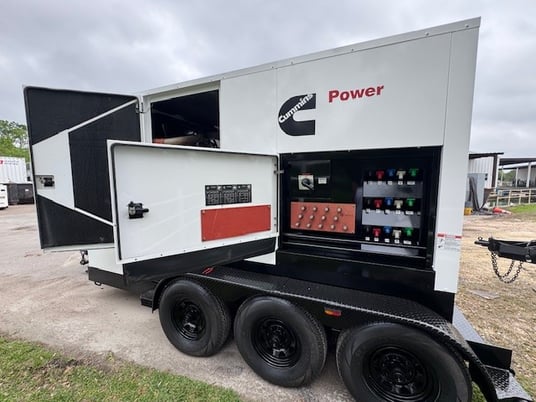 300 KW Cummins #C300D6R, diesel generator, sound attenuated enclosure, 240/480 Volts, 5846 hours, 2012 - Image 5