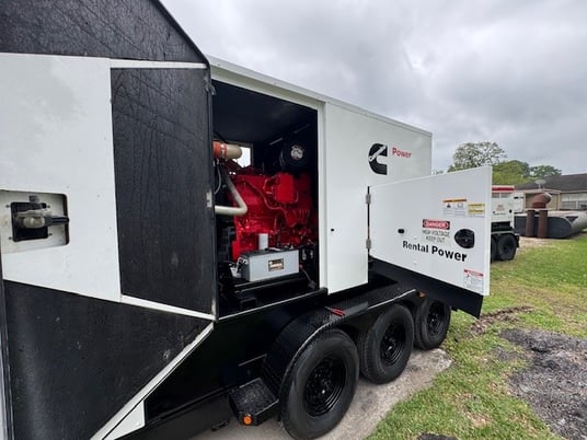 300 KW Cummins #C300D6R, diesel generator, sound attenuated enclosure, 240/480 Volts, 5846 hours, 2012 - Image 7