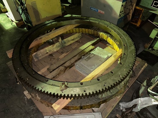 Avon #1043B9, Roller Bearing, 38.4" Pitch dia., 2.5" diametral Pitch, (96) Teeth, (119) 1" dia. Balls - Image 1