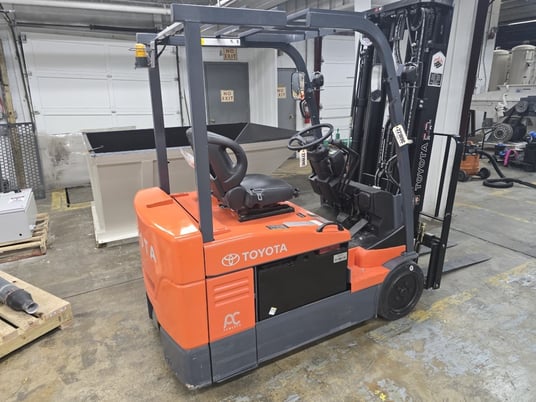 4000 lb. Toyota #7FBEU20, forklift, 189" lift height, 3-stage mast, 42" forks, cushion tires, side shift - Image 4
