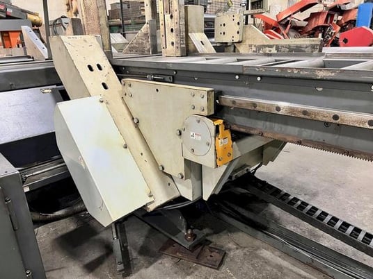 30" x 25" Hyd-Mech #V-25APC-120, automatic vertical bandsaw, tilt frame, 62' powered conveyor, 75-350 FPM - Image 6