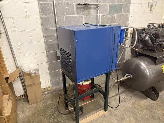 200 psi, Industrial Gold, 2-stage refrigerated compressor, 120 gallon, Baldor 7.5 HP, 230 V., Great Lakes - Image 4