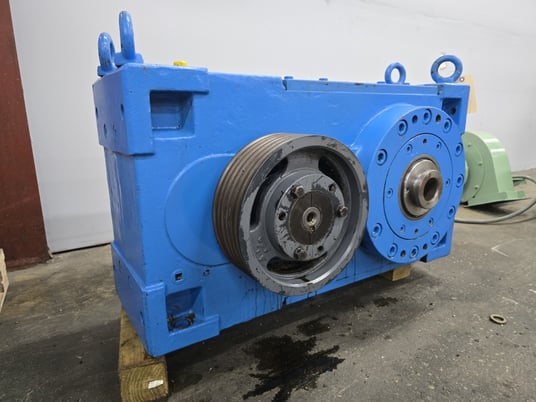 75 HP @ 1817 RPM, Flender #SZNE250, Gearbox, 18.71:1 Ratio - Image 1