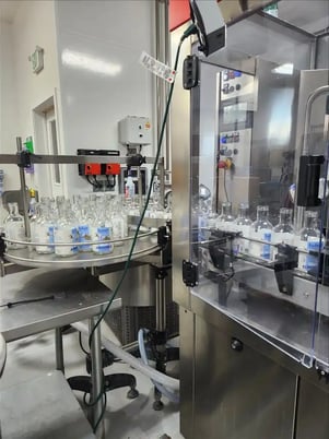 Newmapak #Babybloc, Monoblock rinser, filler & capper, 1700 BPH, conveyor, 2021 - Image 5