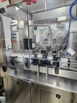 Newmapak #Babybloc, Monoblock rinser, filler & capper, 1700 BPH, conveyor, 2021 - Image 6