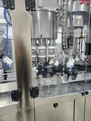 Newmapak #Babybloc, Monoblock rinser, filler & capper, 1700 BPH, conveyor, 2021 - Image 7