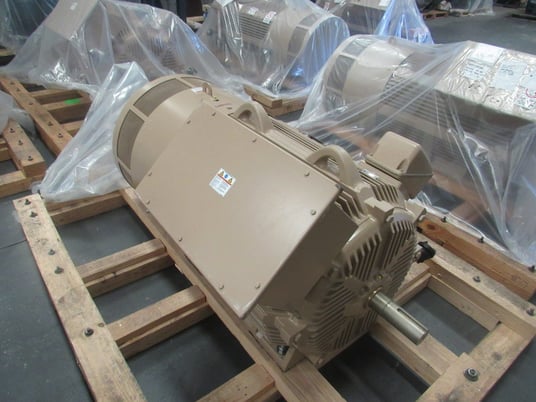 300 HP 3600 RPM General Electric, Frame 508/509LS, TEFC, BB, new, 2300/4000 Volts - Image 4
