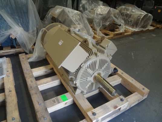 400 HP 1200 RPM General Electric, Frame 5010/5011L, TEFC, new, 2300/4000 Volts (3 available) - Image 2
