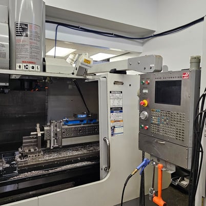 Haas #VF-3SS, vertical machining center, 24+1 automatic tool changer, 40" X, 20" Y, 25" Z, 12000 RPM, #40 - Image 2