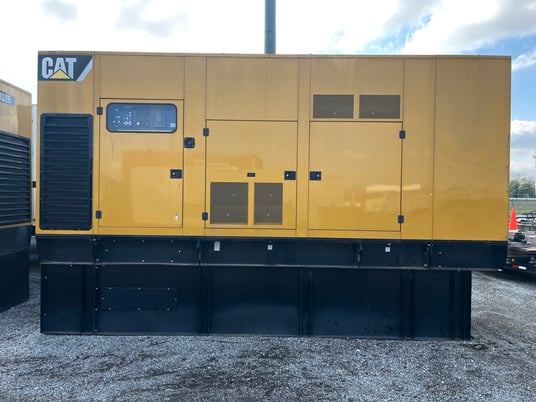 800 KW Caterpillar #C27, diesel generator set, 480 Volts, 1800 RPM, 343 hours, sound attenuated enclosure - Image 1