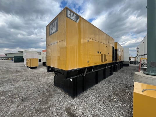 800 KW Caterpillar #C27, diesel generator set, 480 Volts, 1800 RPM, 343 hours, sound attenuated enclosure - Image 4