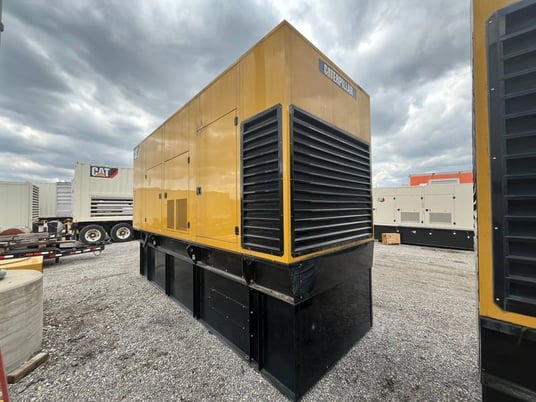 800 KW Caterpillar #C27, diesel generator set, 480 Volts, 1800 RPM, 343 hours, sound attenuated enclosure - Image 5