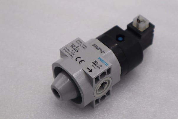 NEW Festo HEE-D-MINI-110 On/Off Valve STOCK L-344-C - Image 2