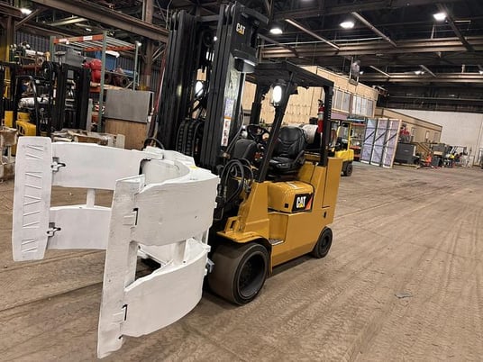 12000 lb. Caterpillar #GC55KPRSTR, LPG forklift with Cascade 60" paper roll clamp, 3-stage mast - Image 2