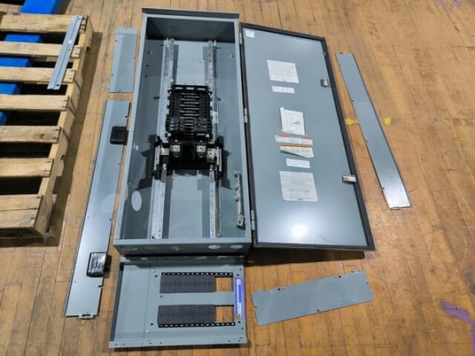 400 Amp. Square D, NQ30L4C, NQ Panelboard, 480 Volts AC 48 VDC 1 Phase 3 Wire 30 Space 3R - Image 2