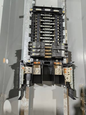 400 Amp. Square D, NQ30L4C, NQ Panelboard, 480 Volts AC 48 VDC 1 Phase 3 Wire 30 Space 3R - Image 4